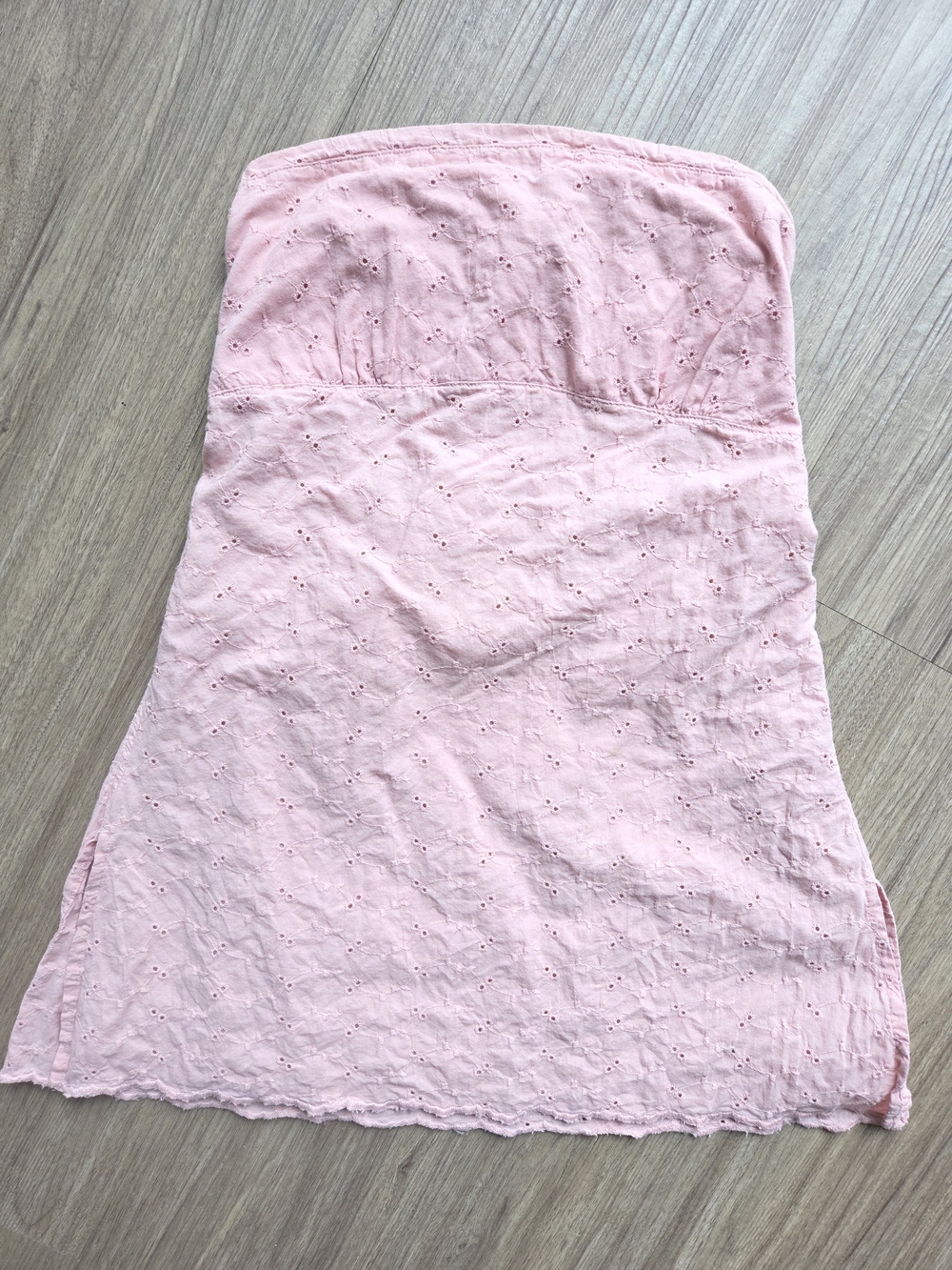 Rare Vintage Abercrombie & Fitch's 2000s pink eyelet top with 100% Silk Lining.